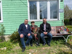 ДРГ-НМ поздравило ветерана Великой Отечественной войны с Днем Победы